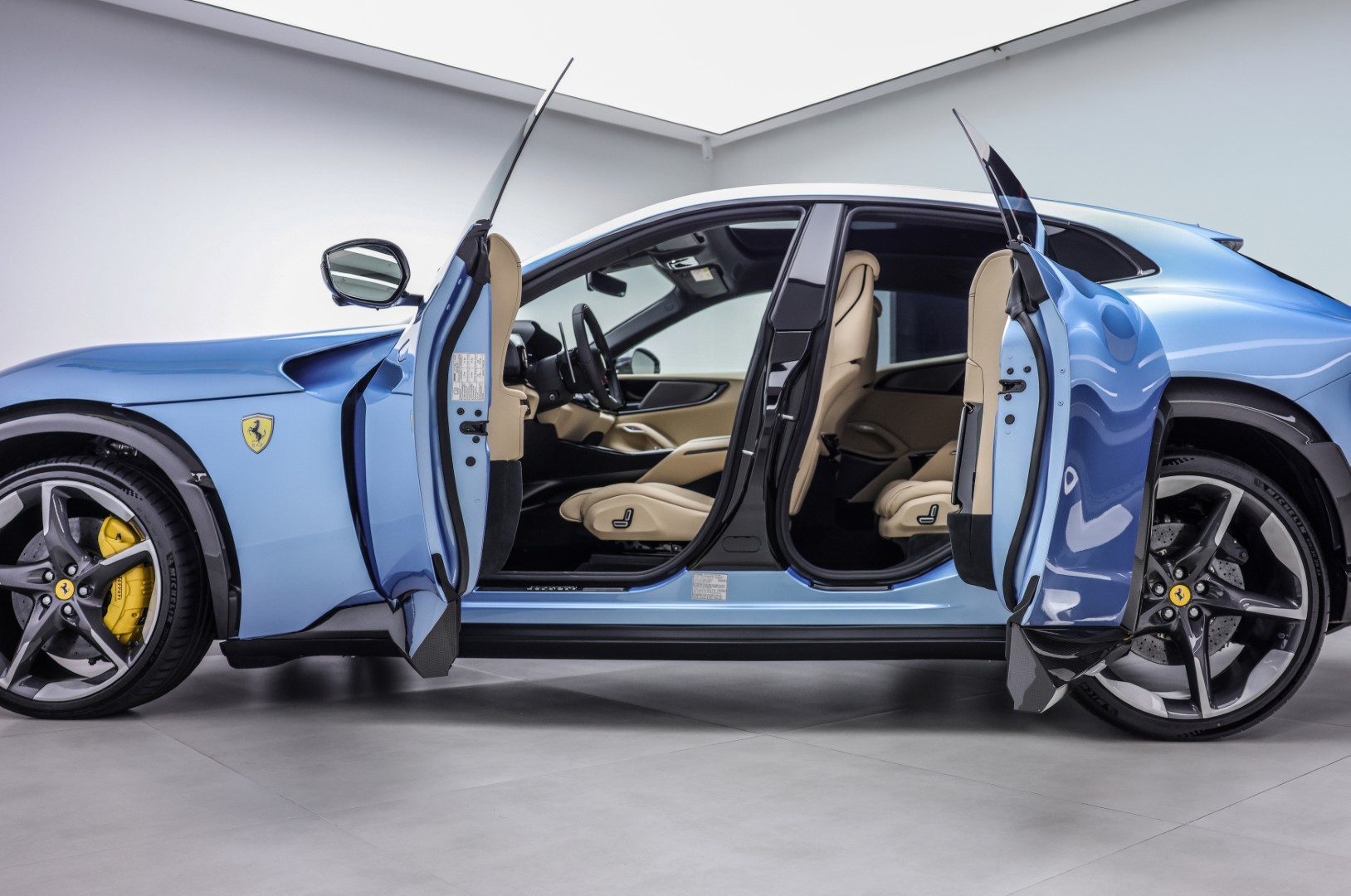 2025 FERRARI PUROSANGUE | FULL CARBON | MAIN DEALER SERVICE | HIGH SPEC